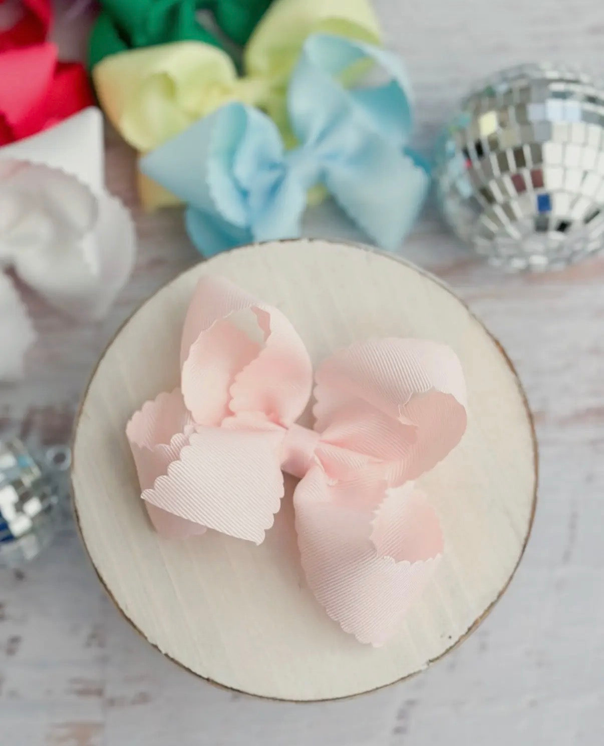 Scalloped Light Pink 4.5” Bow