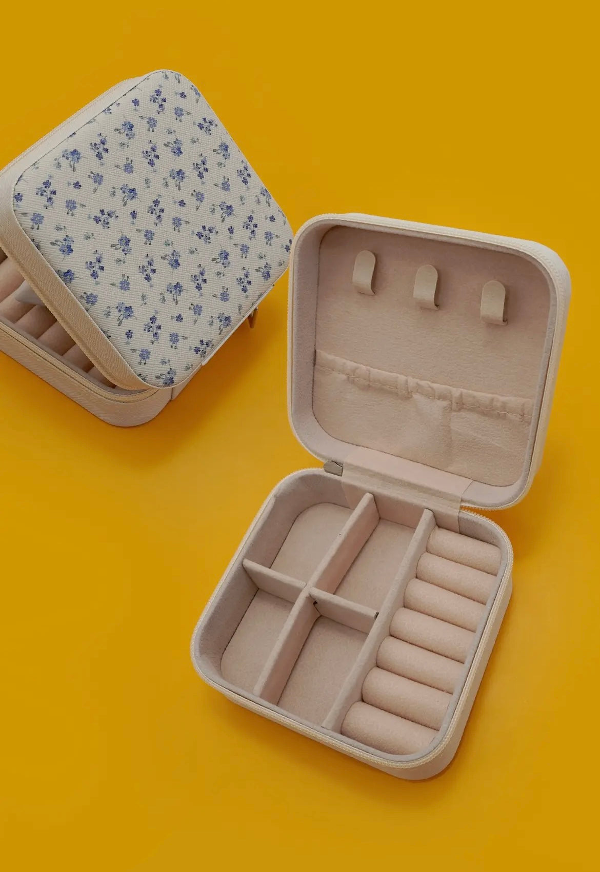 Jewelry Travel Box - Off white floral