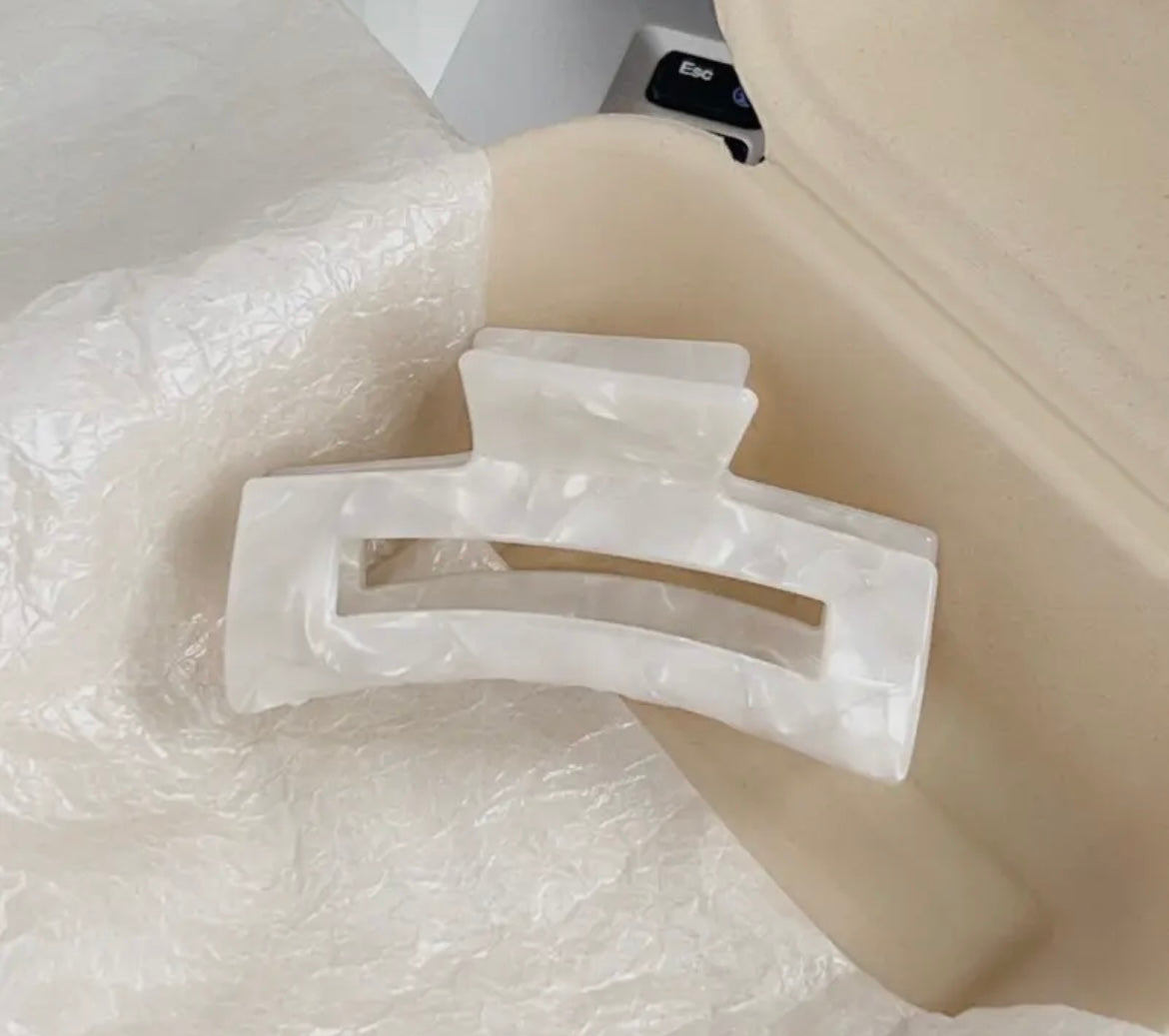 Jumbo Claw Clip- Off White