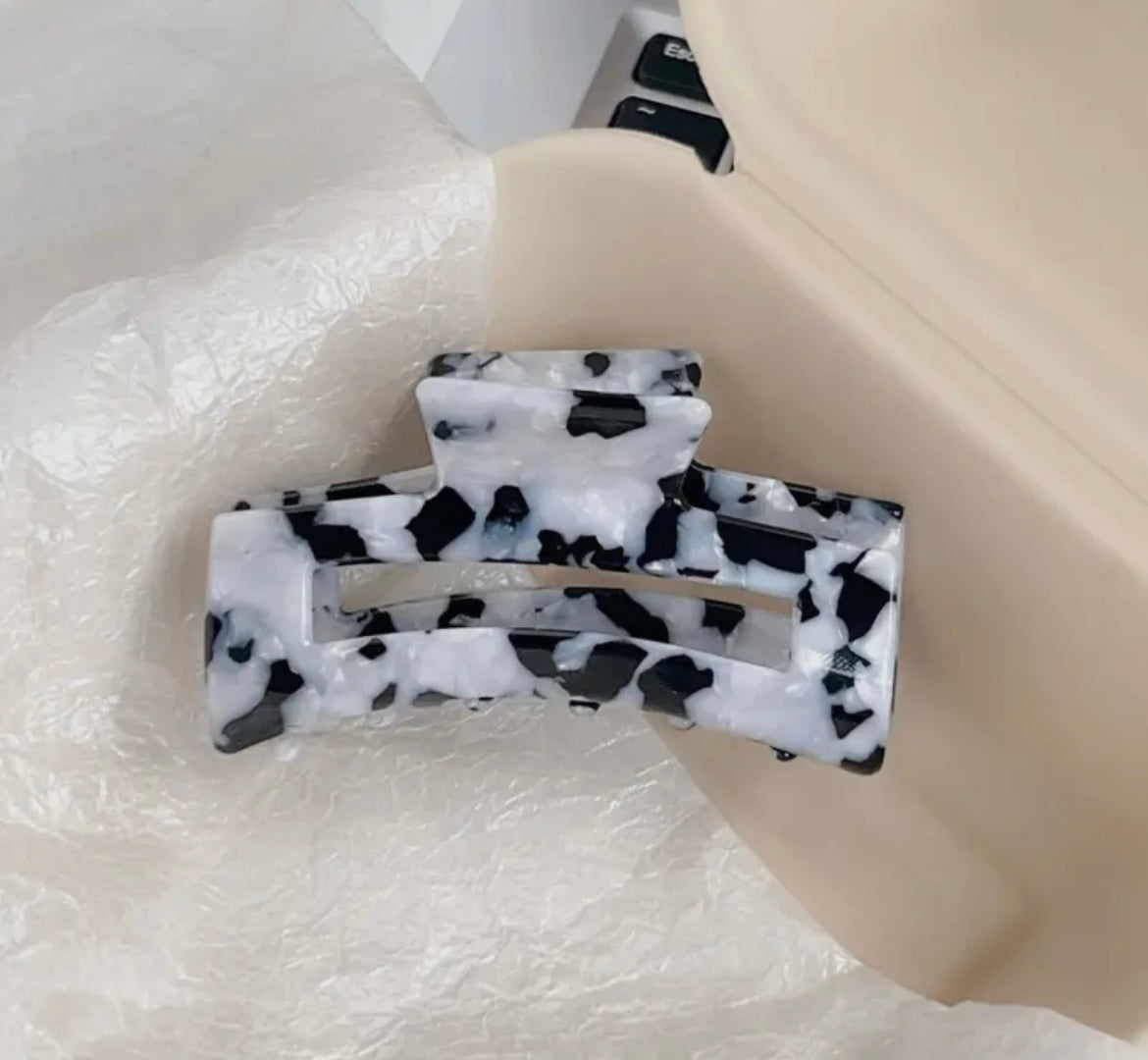 Jumbo Claw Clip- Black and White